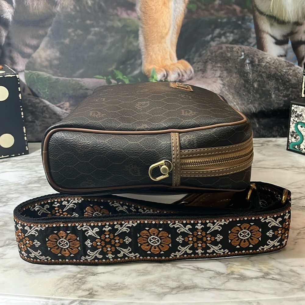 Christian Dior Vintage Honeycomb Clutch/Cosmetic Bag With Crossbody Strap. - Picture 5 of 17